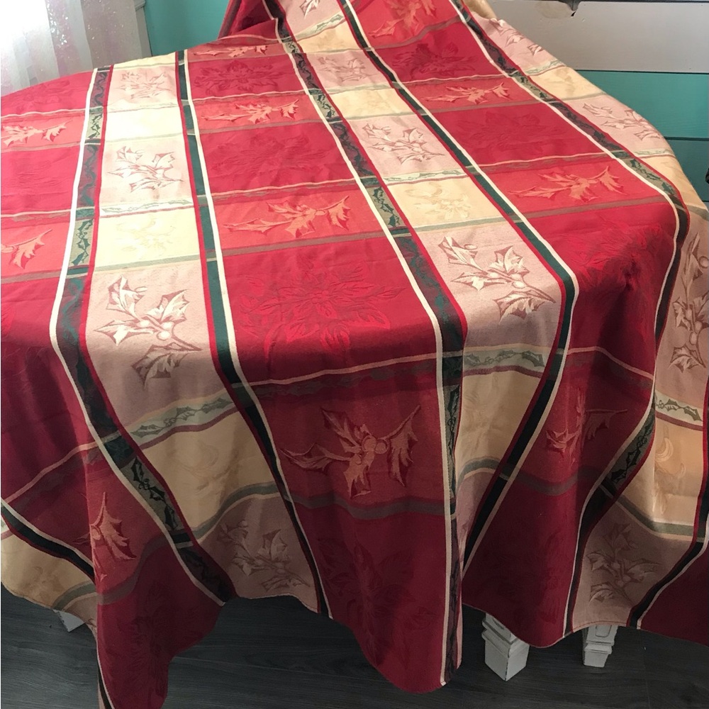 St. Nicholas Square Christmas Plaid Oblong Chistmas Tablecloth, 58X100”